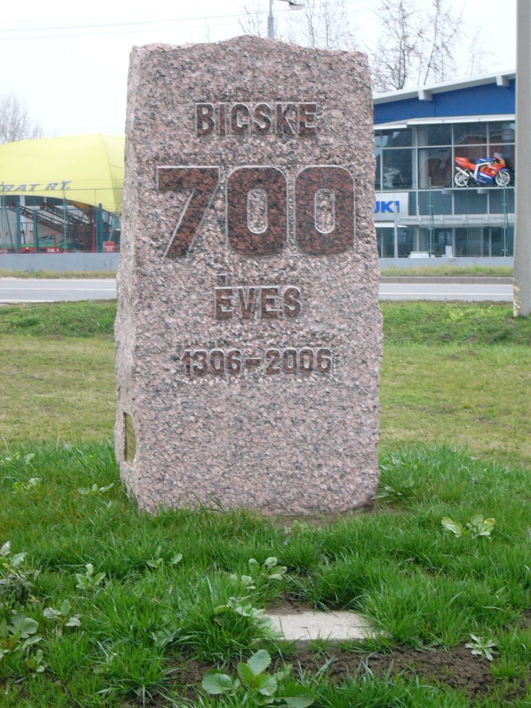 Bicske, 700 éves by GyurIca