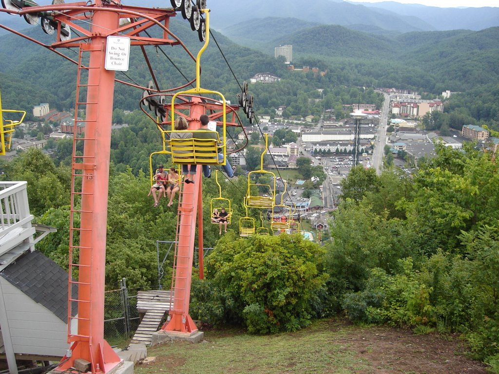 Skylift, view from the top. by lazypug