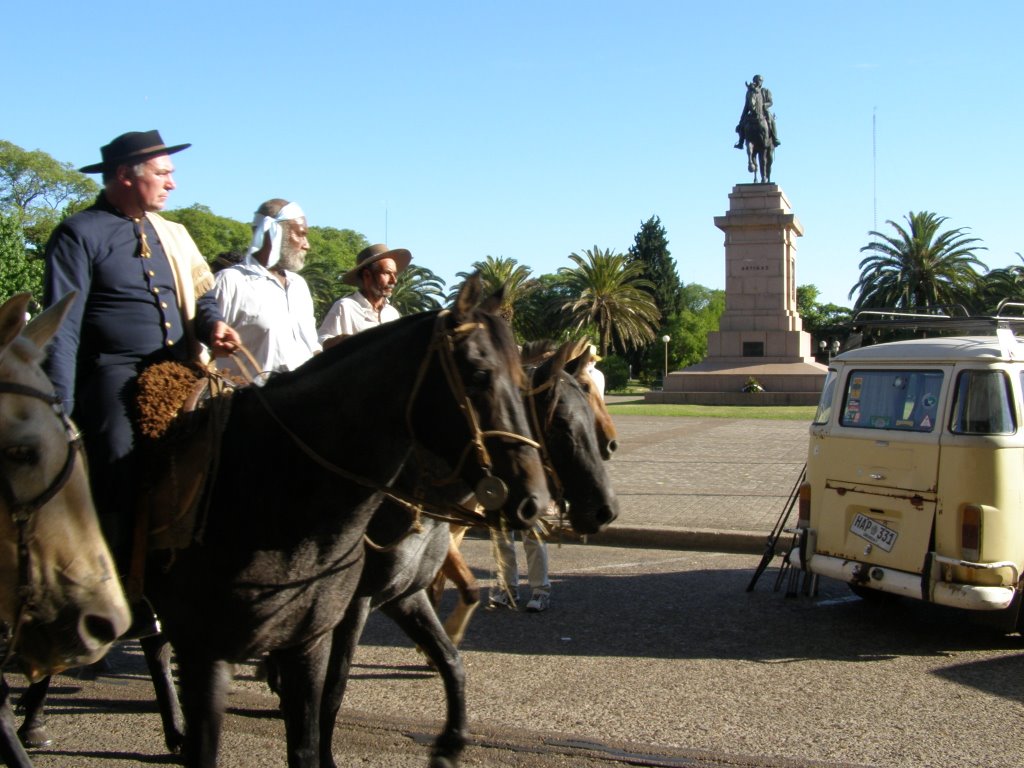 El General observando by Bernardo Agüero Sall…