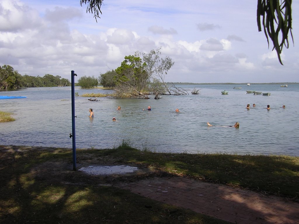 Big tide at Lions Park by DavefromBurrumHeads