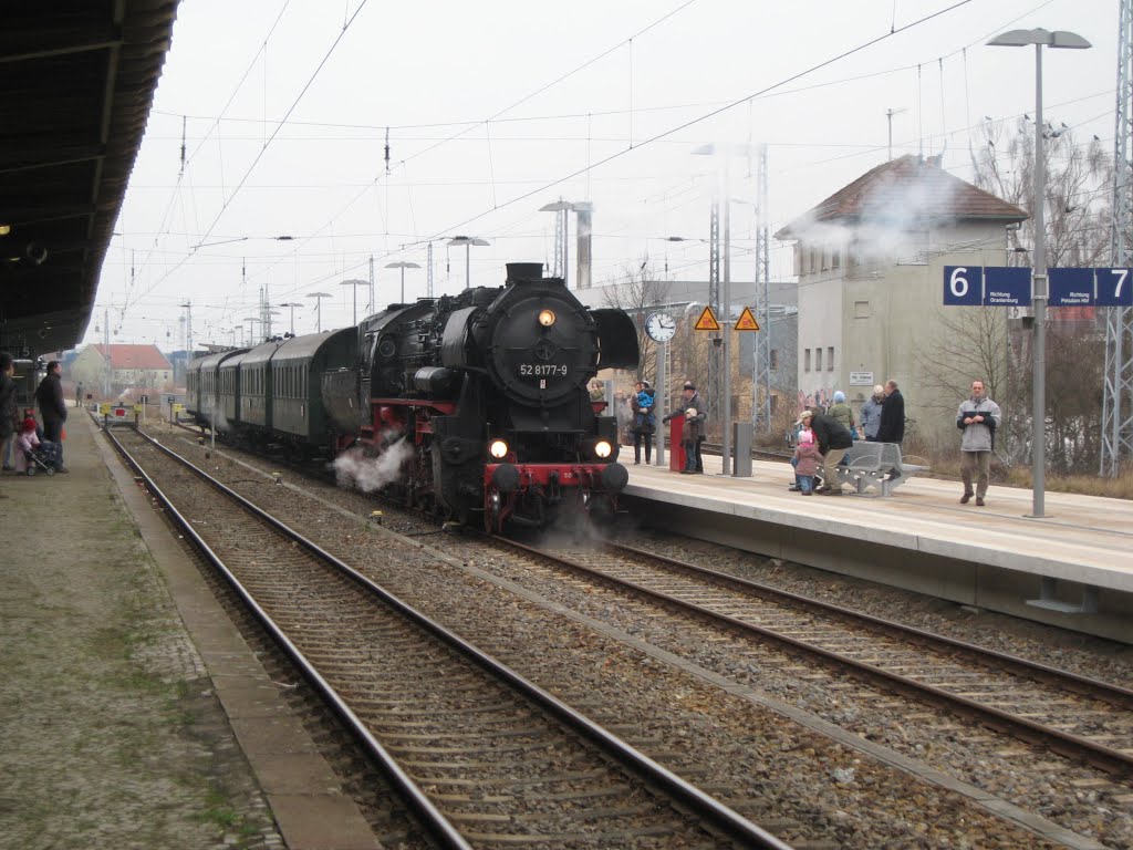 Sonderdampfzug Bahnhof Hennigsdorf 2008 by mganzer