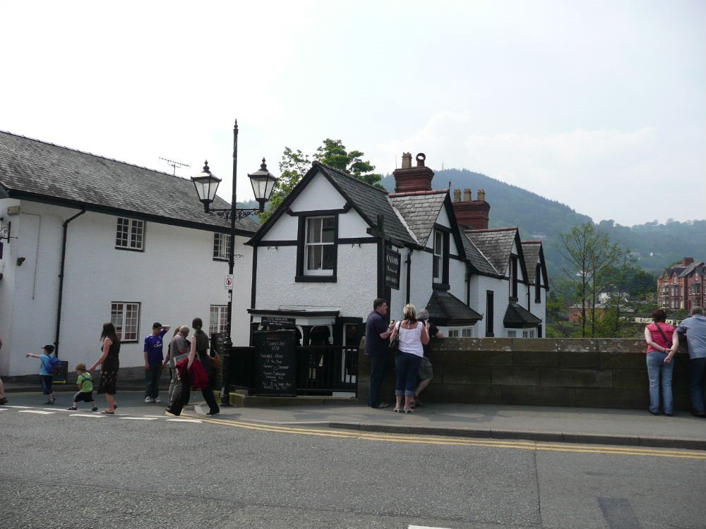 Llangollen by Ken Rowell