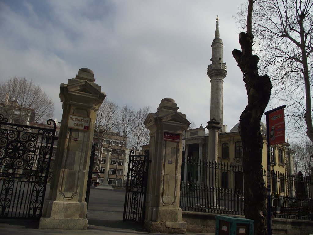 Şişli, Teşvikiye Camii ve Nişan Taşları by Kasım OKTAY