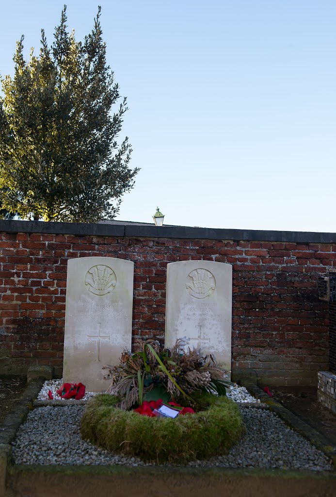 Commonwealth War Graves,Viersel,België by Henri Van Ham