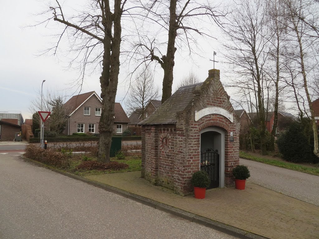 NL - Horst - Meterikseweg / Sint Janstraat / Afhangweg (Sint Lucia en Sint Rochus kapel) by Danny Danckaert