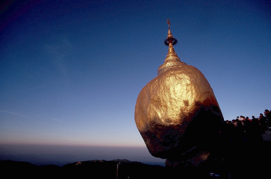 Kyaiktiyo Paya at dawn. Kyaikto, Burma. by Marcin Klocek (trave…