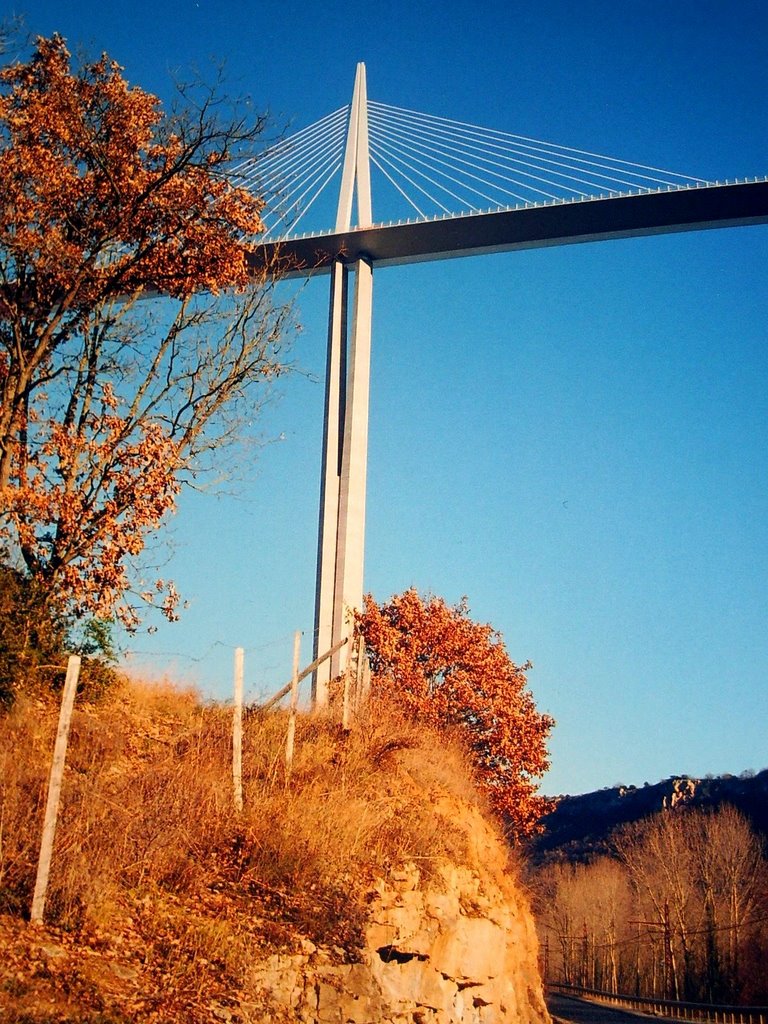 Viaduc de Millau by Jean-Luc Raby