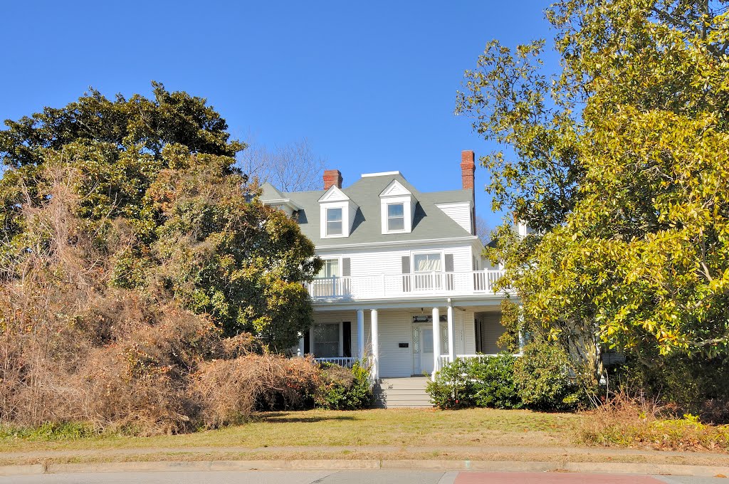 VIRGINIA: HAMPTON: WYTHE: private residence, 3533 Chesapeake Avenue (S.R. 167) by Douglas W. Reynolds, Jr.