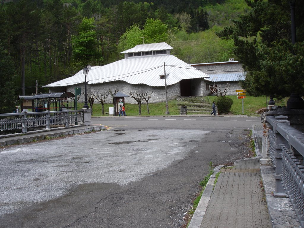 Església de Canfranc-Estación by Albert J