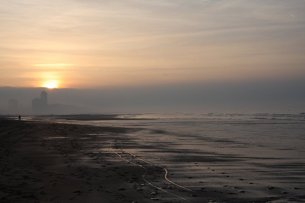 Sunset Ostend beach by Freeco