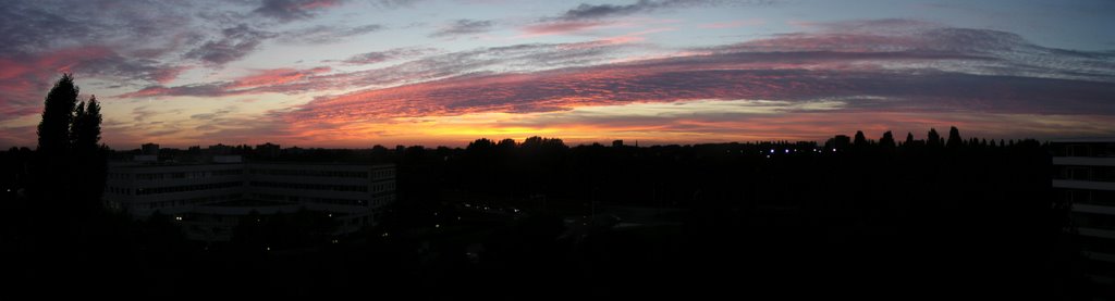 Sunset in Amstelveen, 7 September 2006 by Michael Schaap