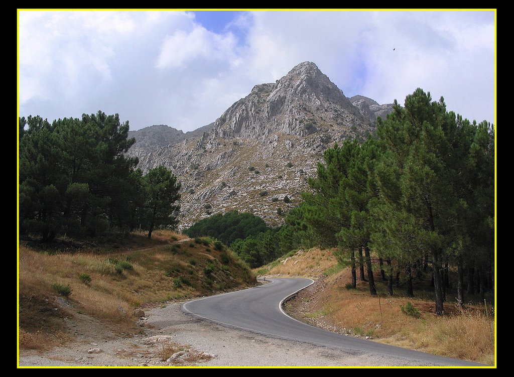 Pico El Torreón (Grazalema) by Jose Ramon el Bollo