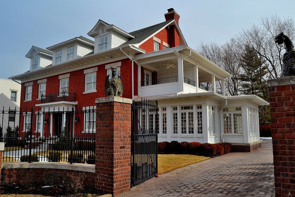 Oak Street Mansion (1907) by Juan Brown