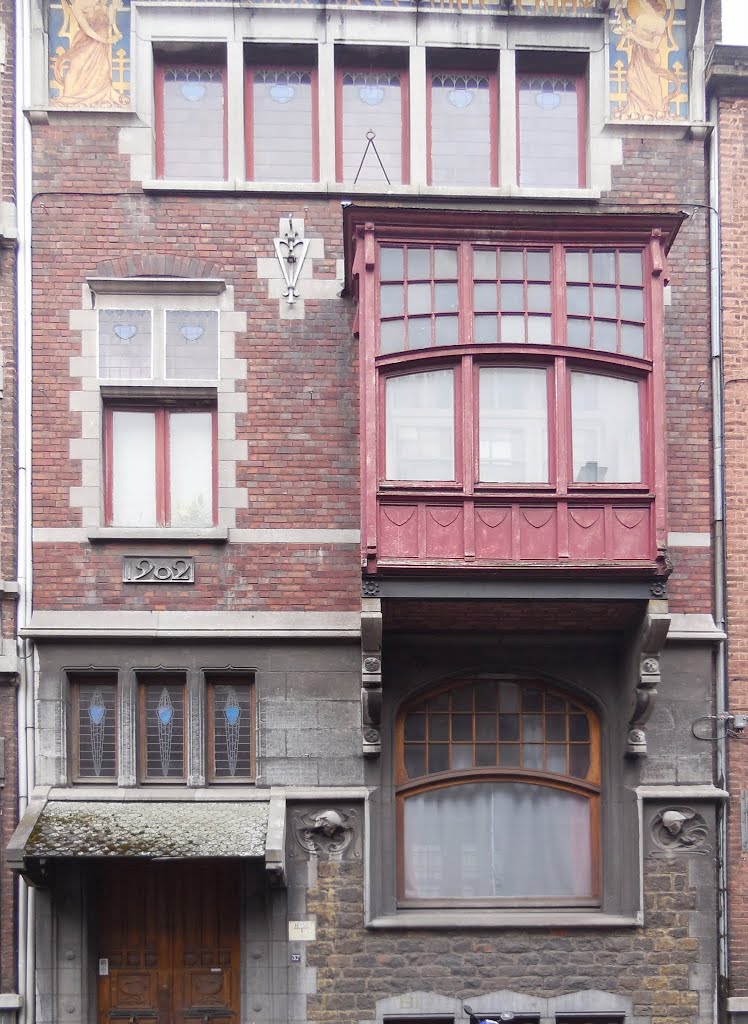 Liège, rue Lairesse 37, maison Rogister (Victor Rogister 1902) by Jacques Lasserre