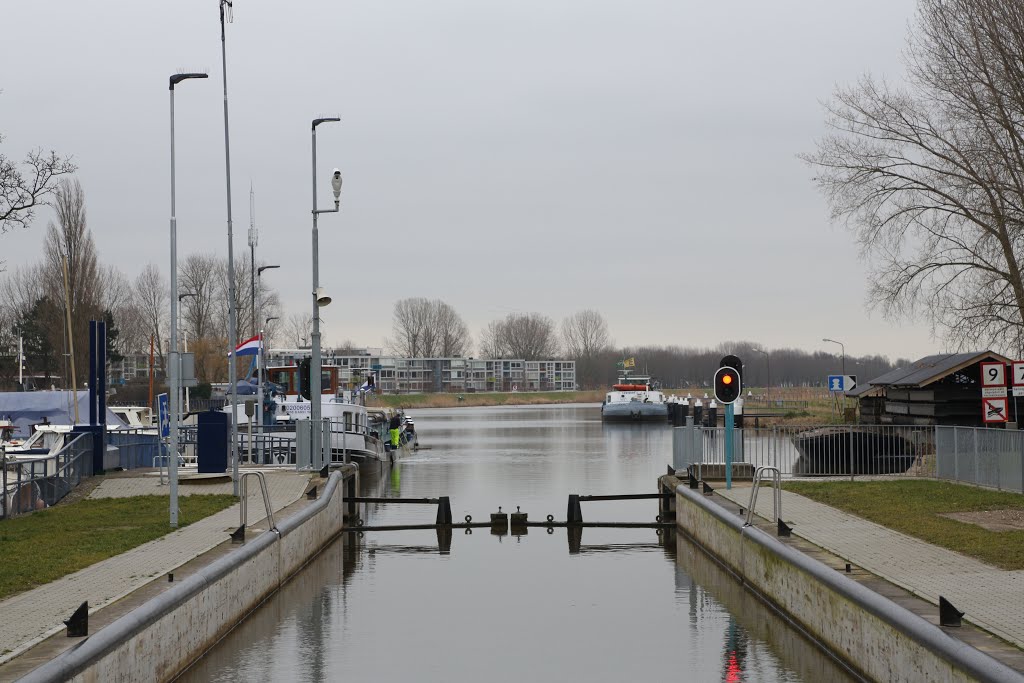 Sluis Doesburg, Oude IJssel by www.binnenvaartinbeeld.com