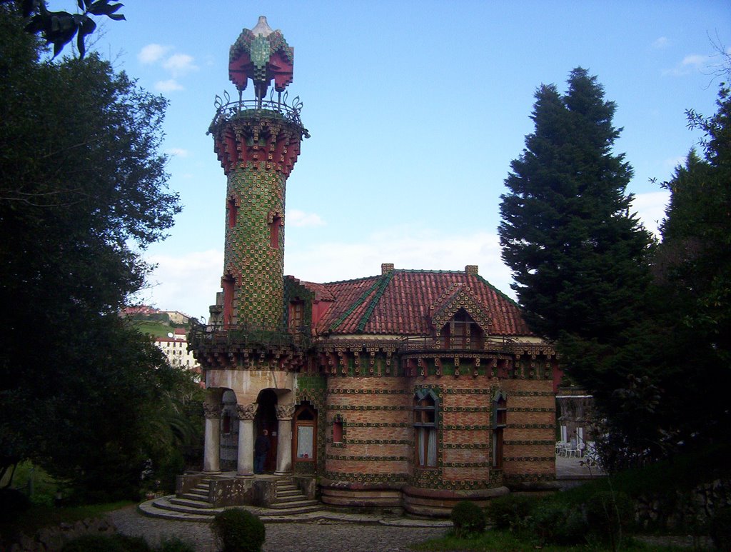 Comillas, El Capricho de Gaudí by Alejandro S.