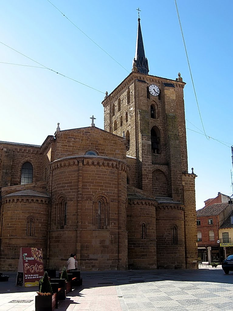 Iglesia de Santa María del Azogue, Benavente, Zamora, Castilla y León, España by Antonio Alba