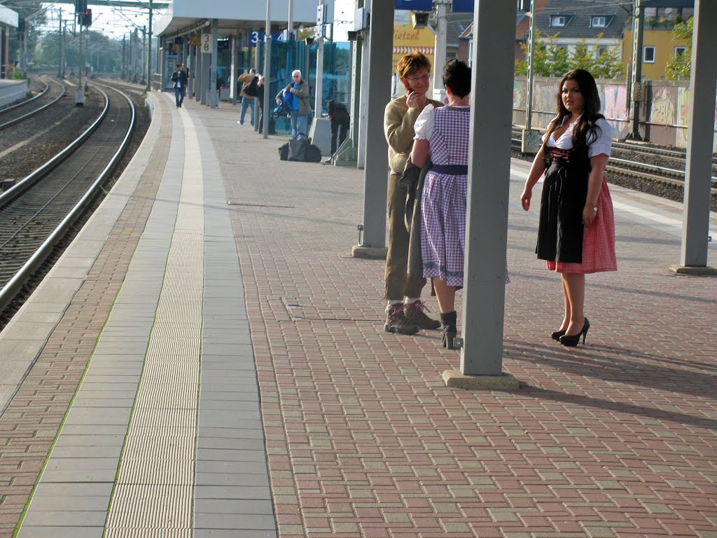 Dirndl in Köln by ©schw@bendude