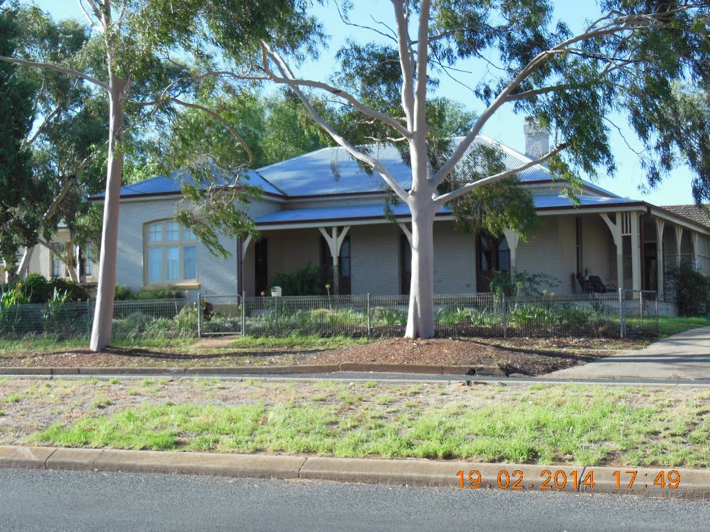 Condobolin - An Old House Next to the Public School - 2014-02-19 by sandyriva