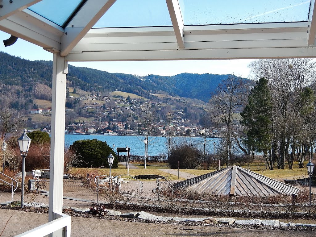 Ausblick vom Medical Park auf den Tegernsee by Qwesy