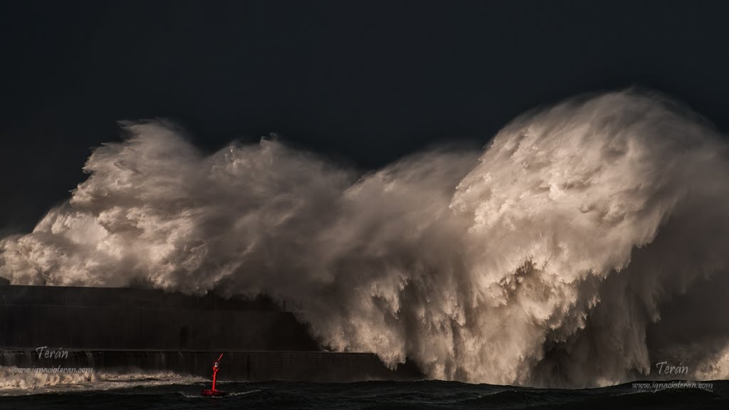 Mar enfurecido by Jose Ignacio Teran