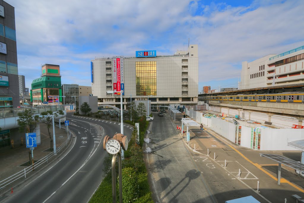 船橋駅前の風景 by くろふね