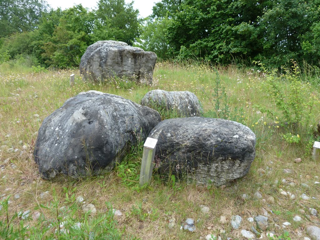 Malente-kreuzfeld....findlings-garten...holstein..steine aus schweden by f.h ehrenberger germany