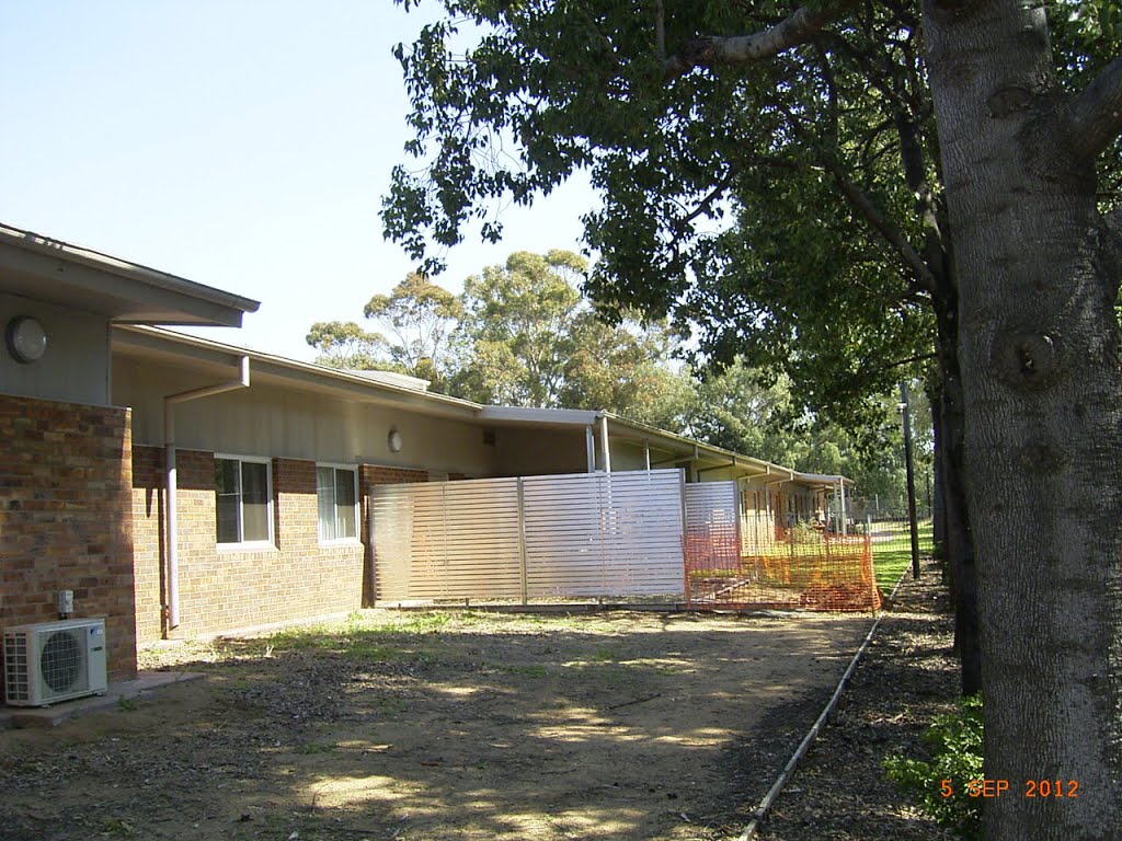 Coonamble Hospital - Grounds - 2012-09-05 by sandyriva