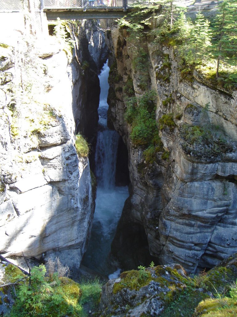 Maligne Canyon by konadawg