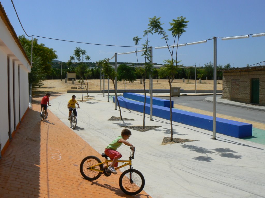 JUEGO DE NIÑOS. ESPACIO PUBLICO EN PUERTO SERRANO 2 by juliobg