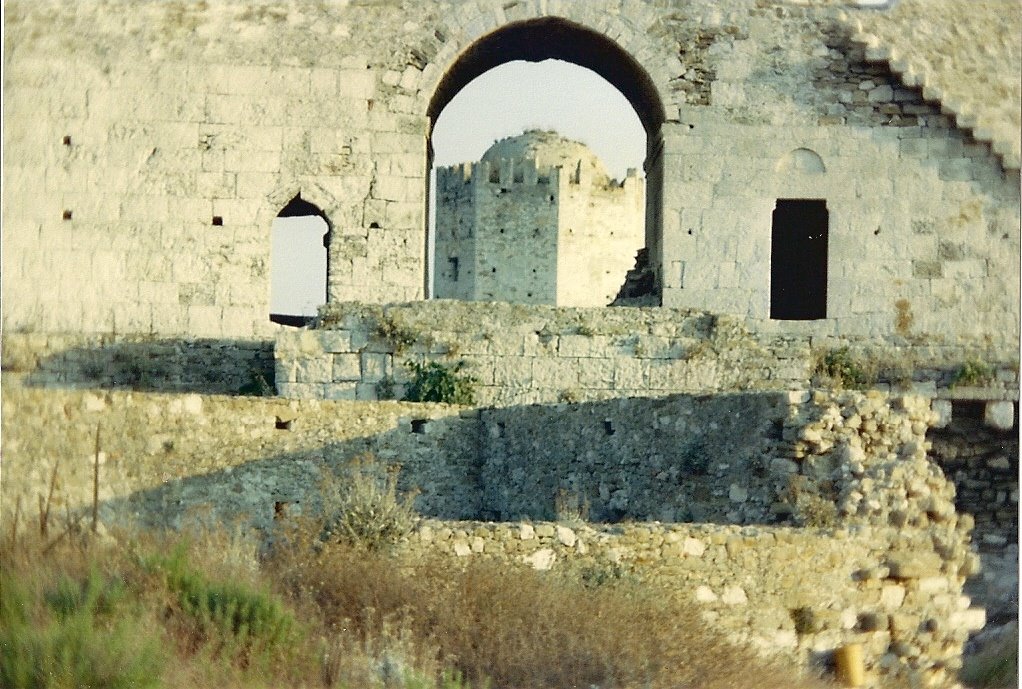 Castle, Methoni, Messinia, Grece by nychta dioxe to proi