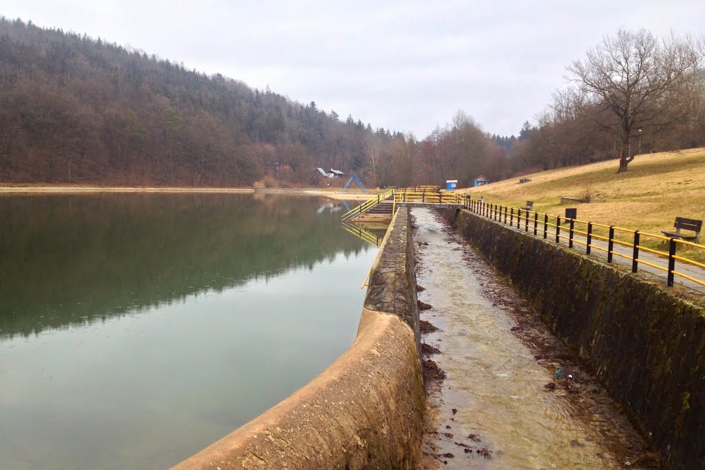 Vodní nádrž - koupaliště Lučina, Radějov, CHKO Bíle Karpaty by Photo Guide