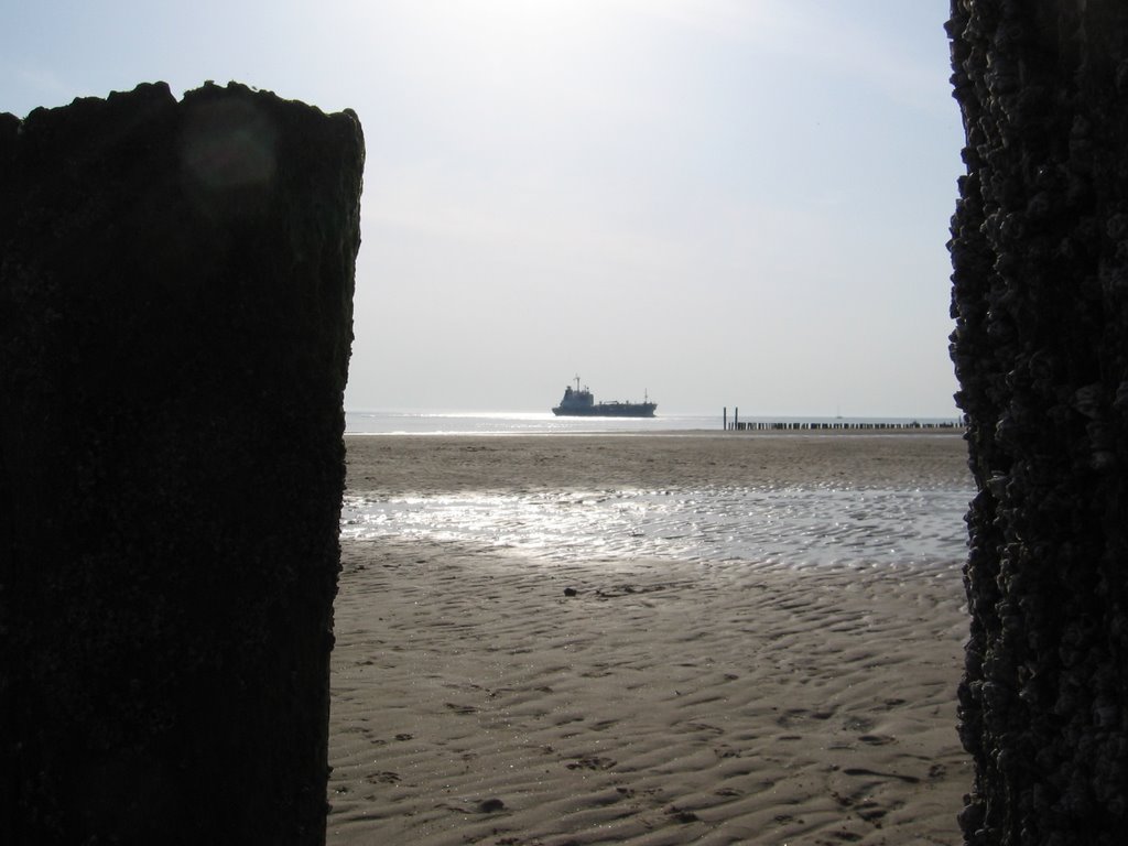 Schip bij Zoutelande by Laers Grispen