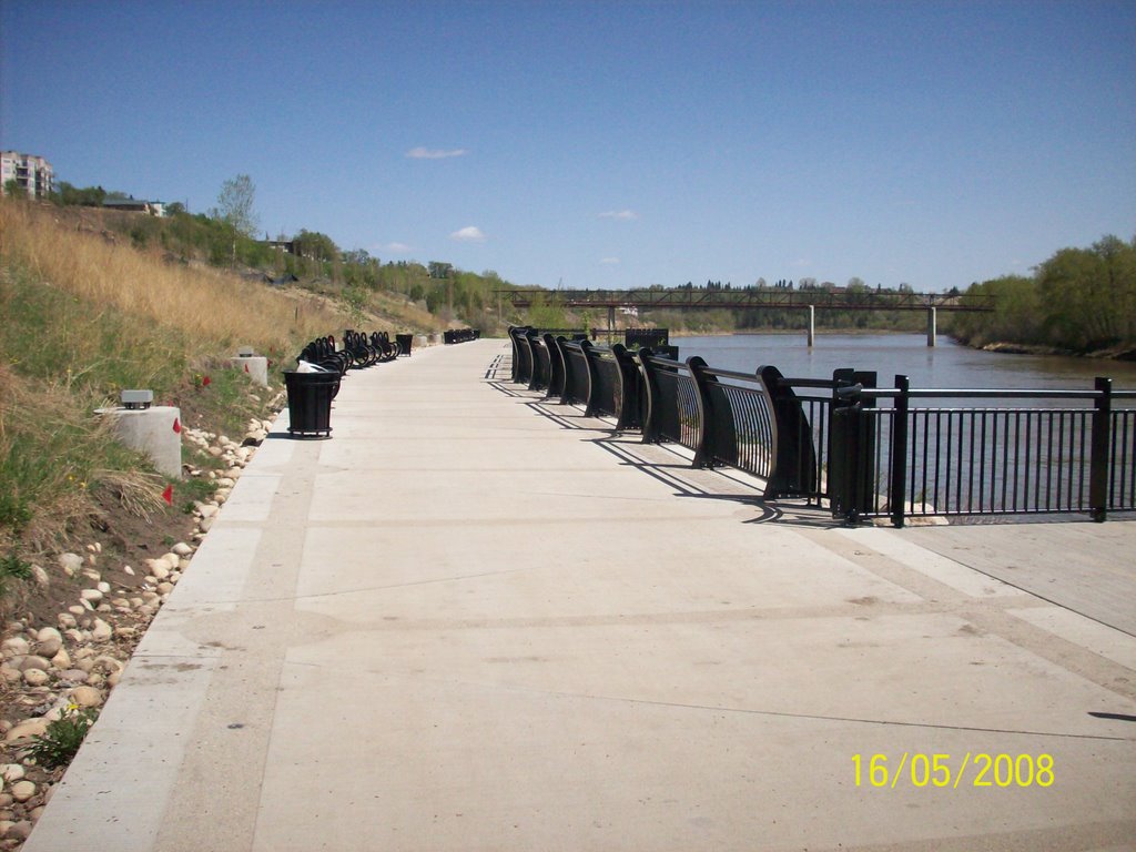 Louise Mckinney Park Promenade Looking E by mdmayes