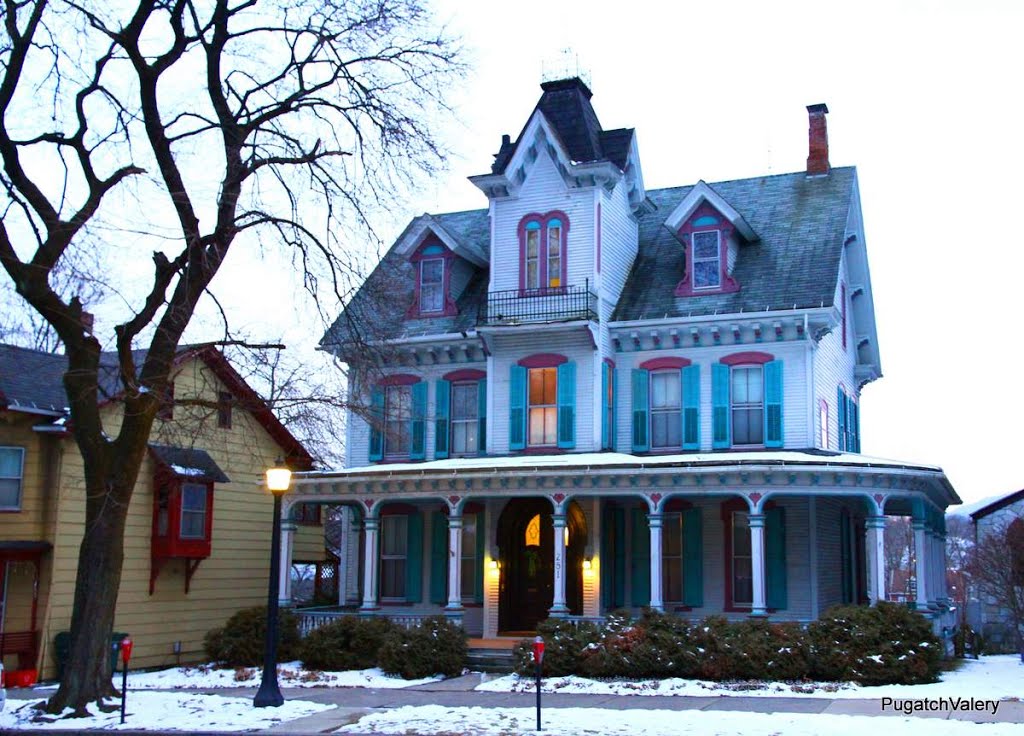 USA,US-PA,Pennsylvania,City of BelleFonte,Bungalo by valery pugatch