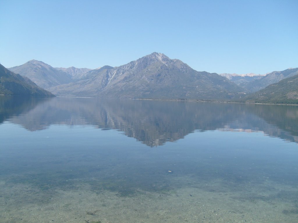 Lago Epuyen (o Espejo?) jejeje by Claudio Barrera