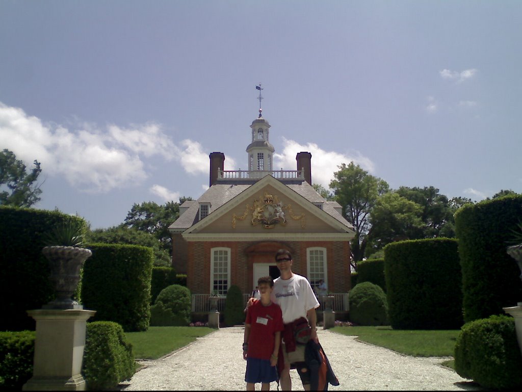 Elaborate gold seal on the Governor's Mansion by finekatz