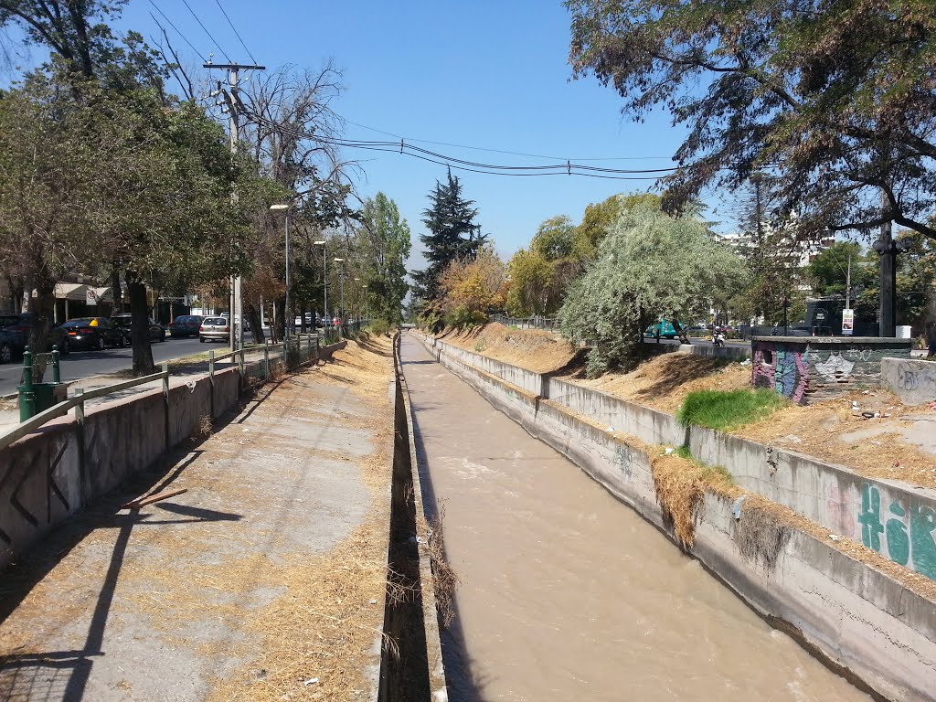 Vista al canal San Carlos desde puente Lota-Presidente Errázuriz by Martín Guzmán