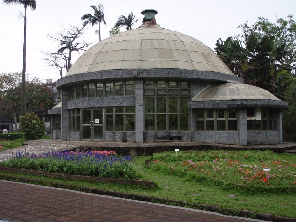 Greenhouse, Botanic Garden, Taipei by chiawei0816