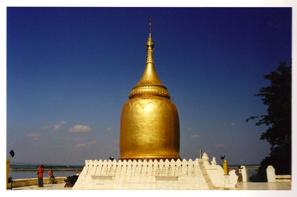 Bupaya Pagoda, Bagan by Kelly Wyllie