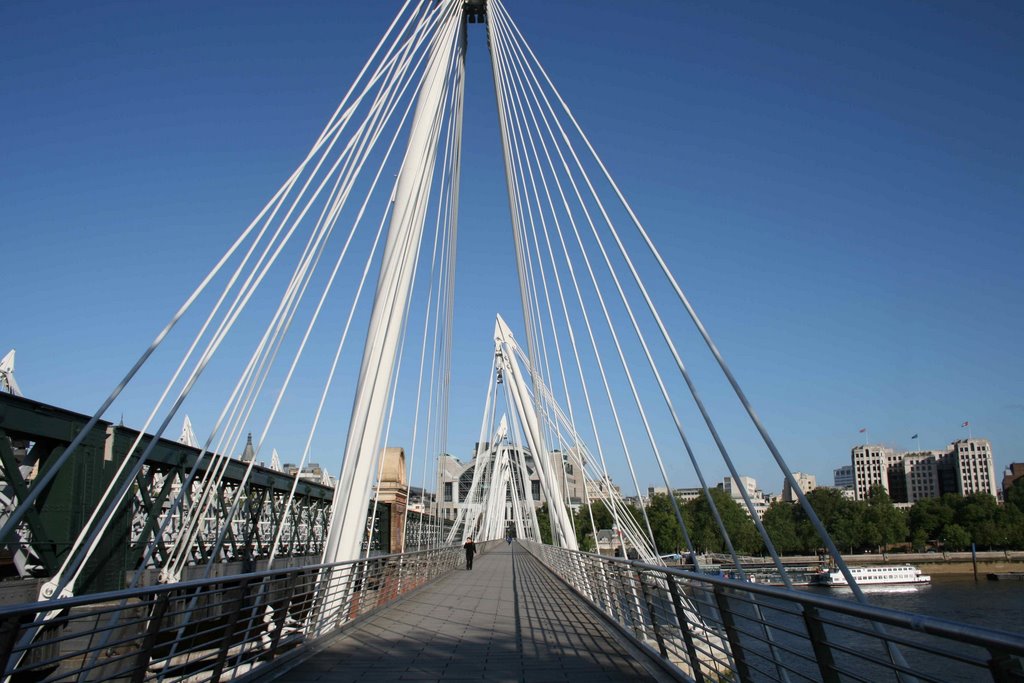 Jubilee Bridge's Downtstream side by Keep Clicking