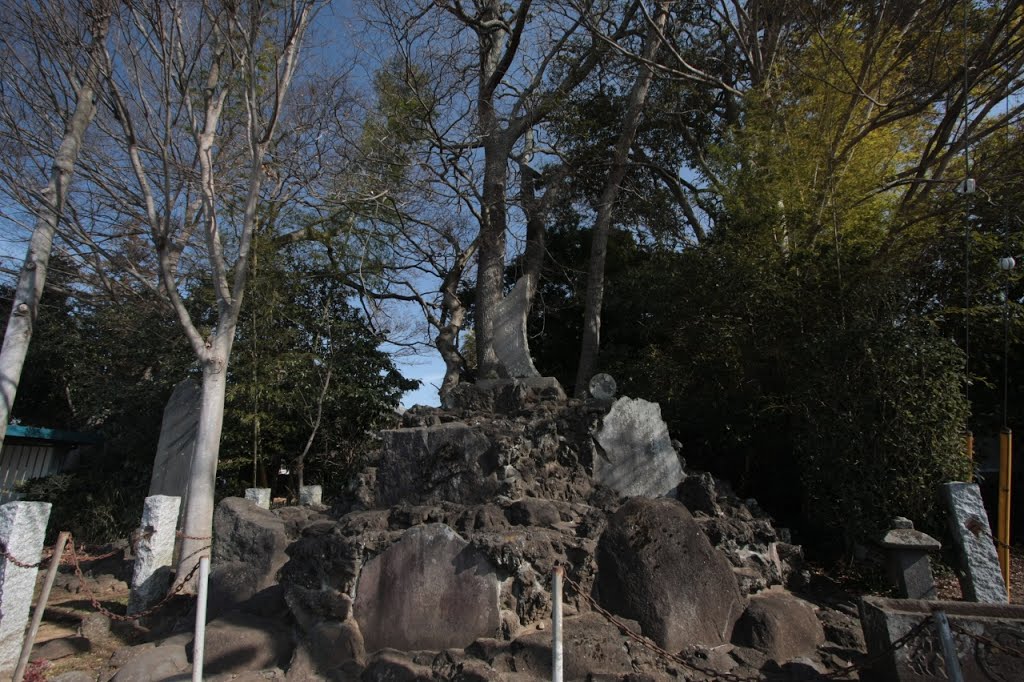 20140207　香取神社の富士塚（春日部市西金野井） by rerereno-ozi3