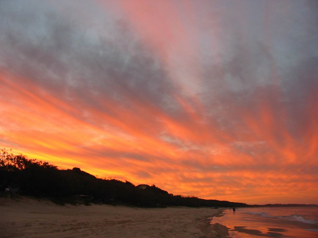 Orchid Beach Sunset, Fraser Island by JustinG