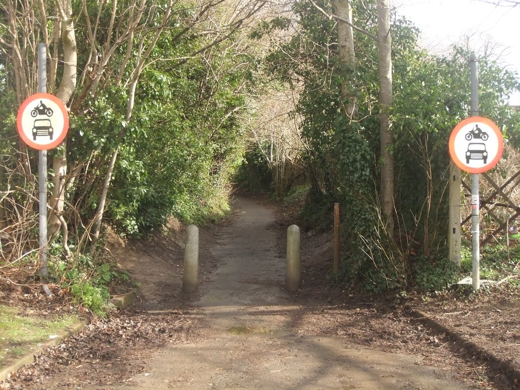 The Love Road footpath by Robert'sGoogleEarthPictures