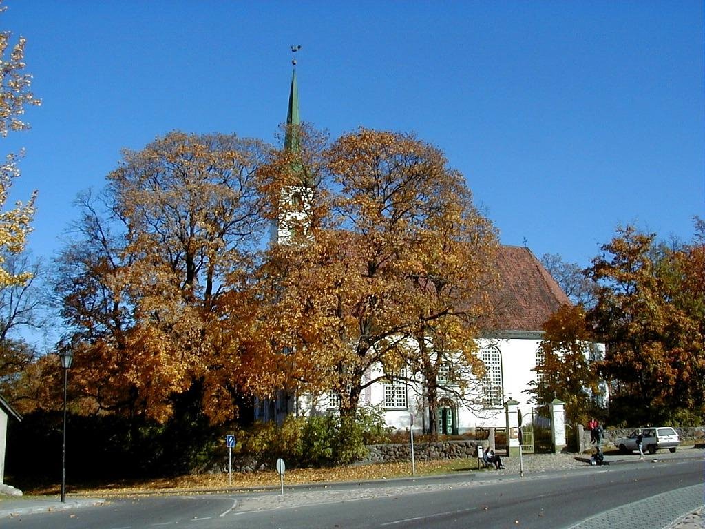 Limbažu luterāņu baznīca 2000-10-01 by J. Sedols