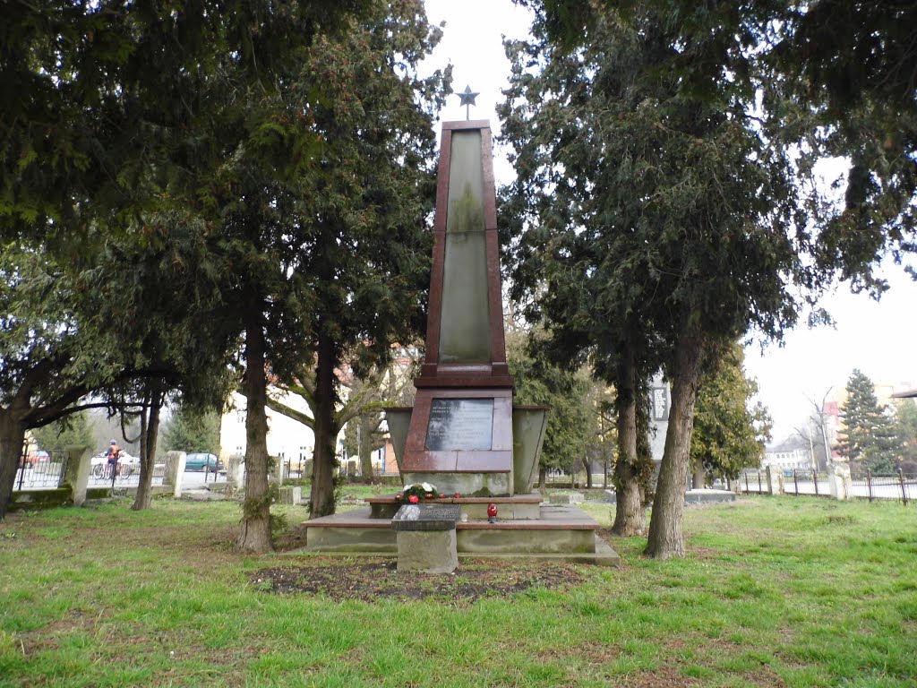 Pamätník vo Fiľakove / Memorial in Fiľakovo by Denis Ondriškovič