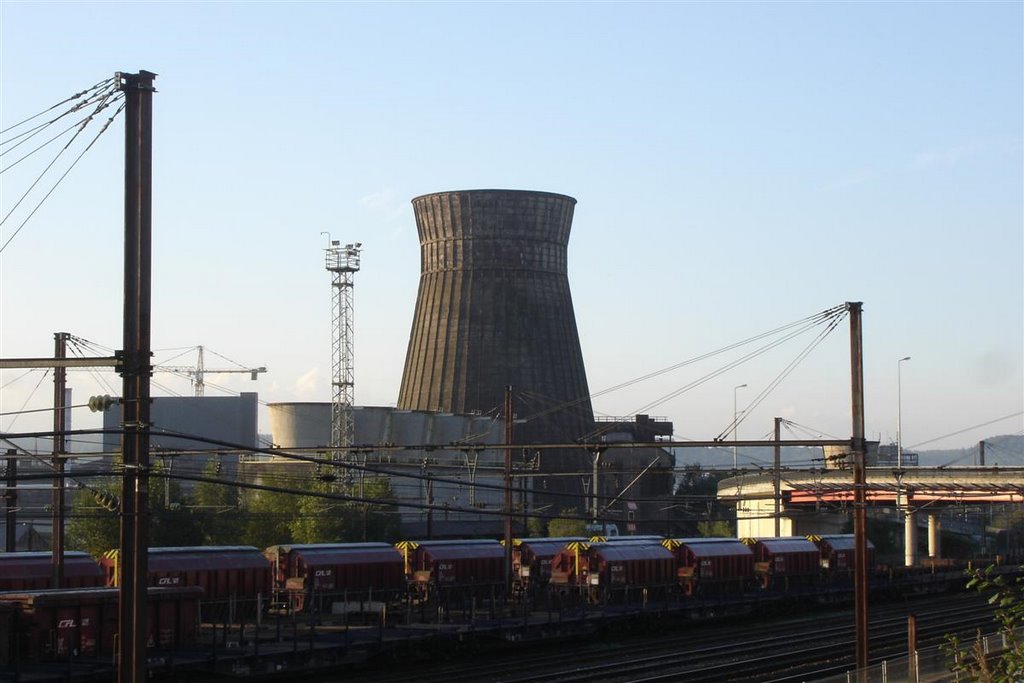 Huge cooling tower before blasting, Differdange 25/08/2007 by holy-ghost