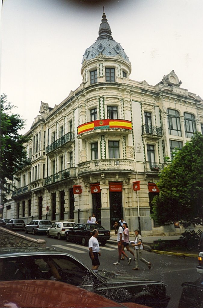 Edificio Banco Santander de Llanes by JGS