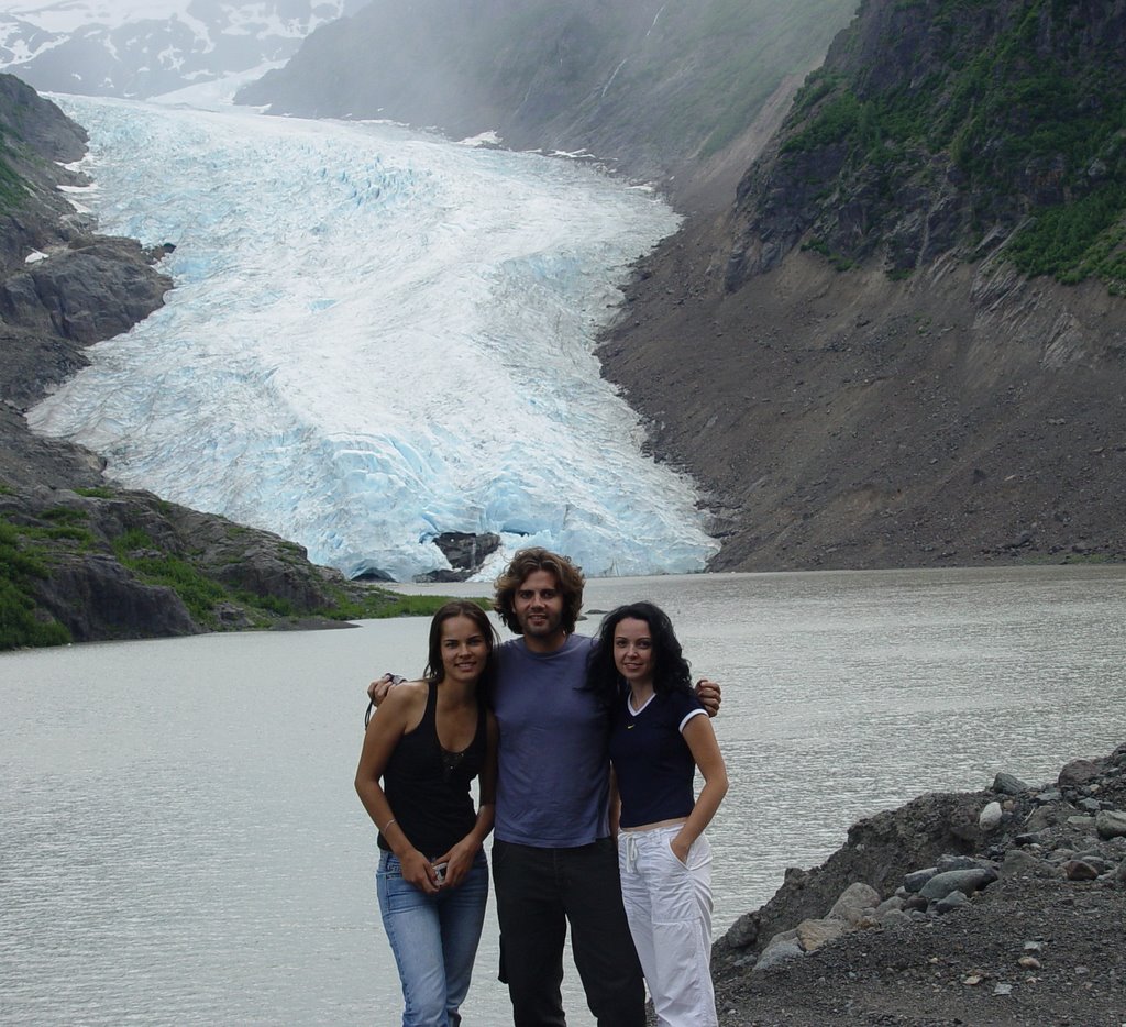 Bear glacier. Gladys, Evi e Iñaki by kikiciao