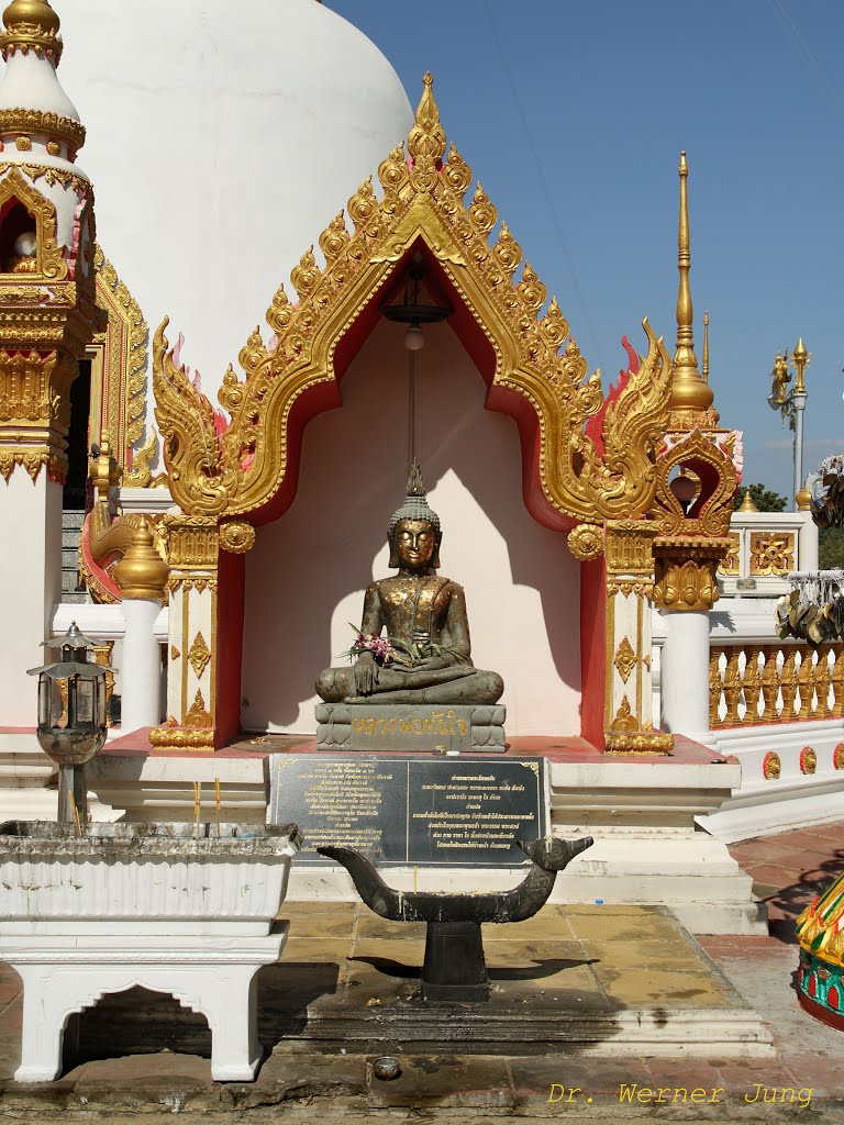 Buddhafigur beim Chedi im Kaeng Khoi by Dr. Werner Jung